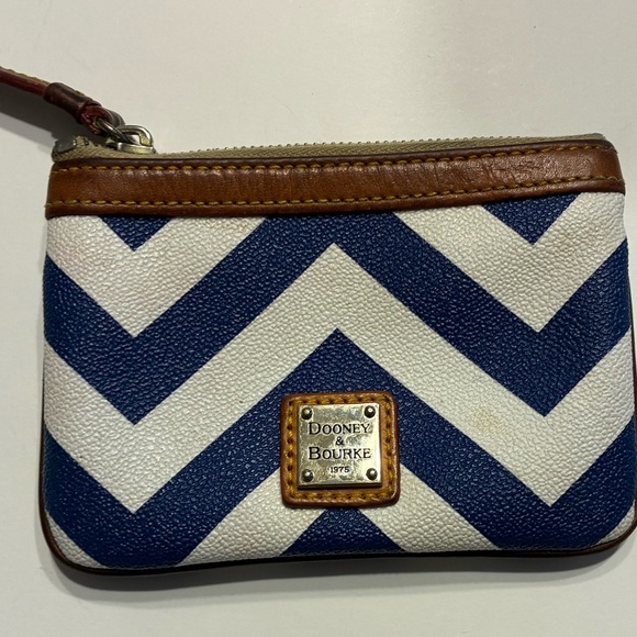 Dooney & Bourke EUC Blue and White Chevron Change Purse - Picture 2 of 12
